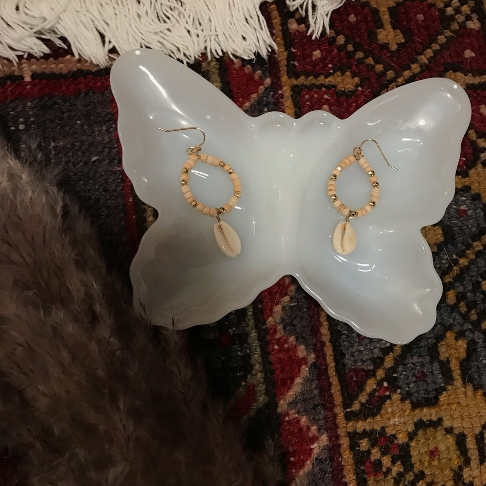 Shell Dangle Earring - image 2